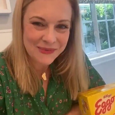 Melissa Joan Hart asking Where are your pants?