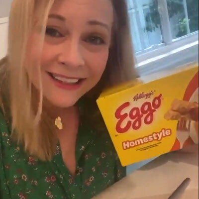 Melissa Joan Hart holding a box of Eggo waffles
